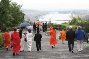 Partnerintézményünkön (MCU) keresztül egy közel 30 fős thai szerzetes delegációt fogadtunk Budapesten.