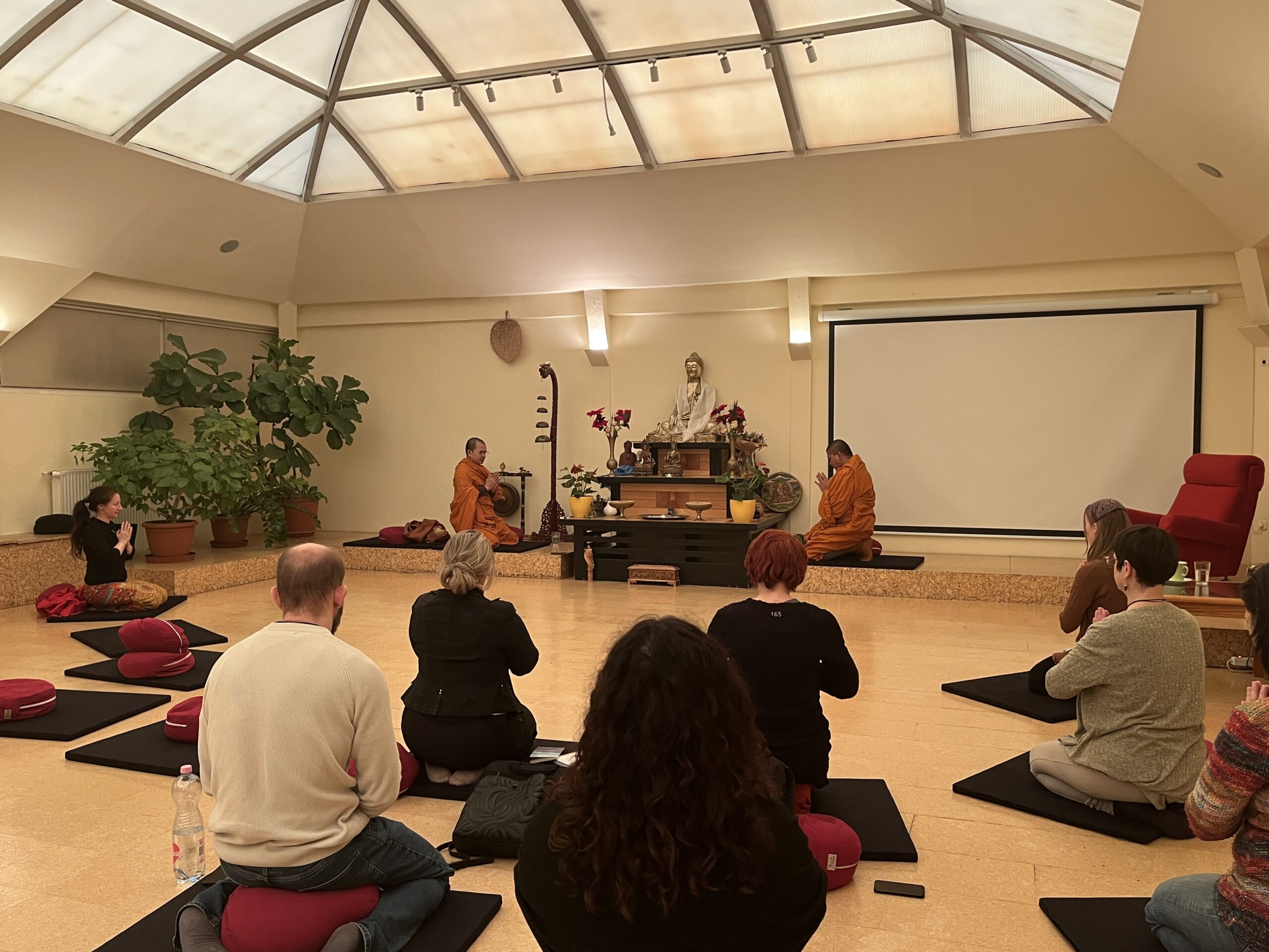 Thai szerzetes professzorok látogatása a Főiskolán