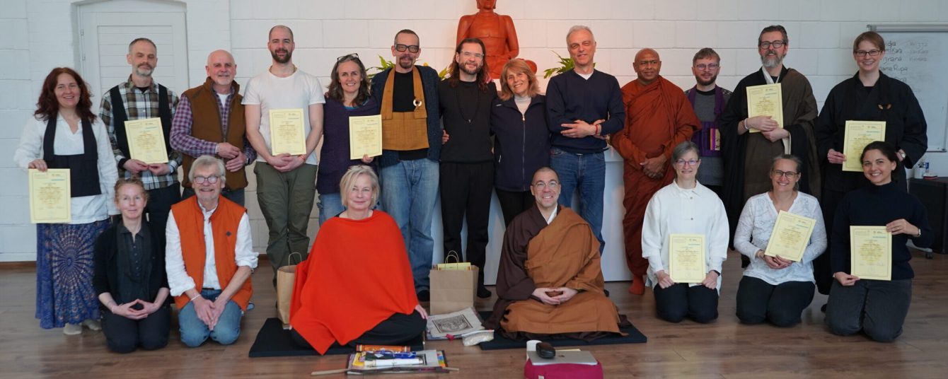 Frissen végzett káplánok az oktatókkal